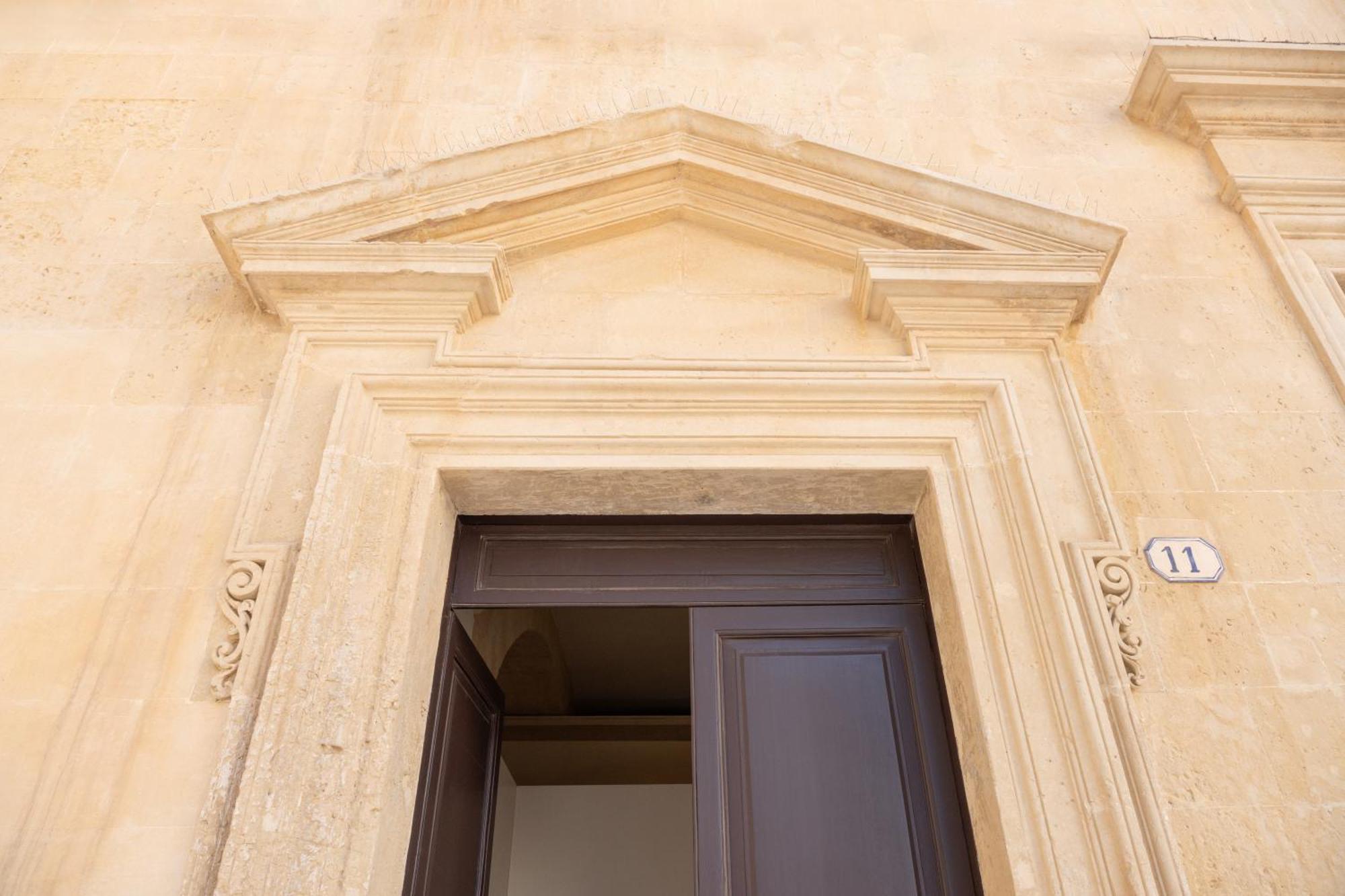 Bed and Breakfast Palazzo Persone Dimora Storica Lecce Exterior foto